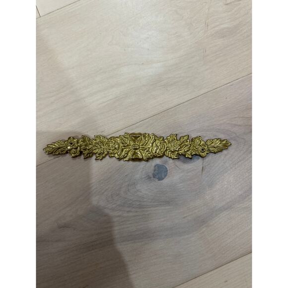 Vintage Bombay Company Brass Rose + Bow Ormolu Decorative Appliqué Wall Decor - Picture 3 of 4